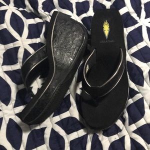 Volatile flip flop wedges